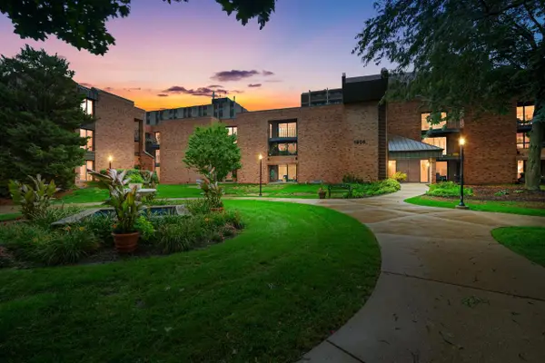 1906 E Shorewood BOULEVARD #153, Shorewood, WI 53211