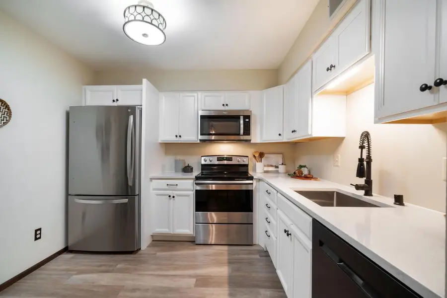 1906 E Shorewood BOULEVARD #153, Shorewood, WI 53211 - #2