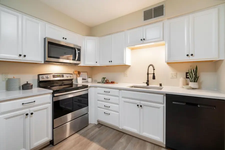 1906 E Shorewood BOULEVARD #153, Shorewood, WI 53211 - #3