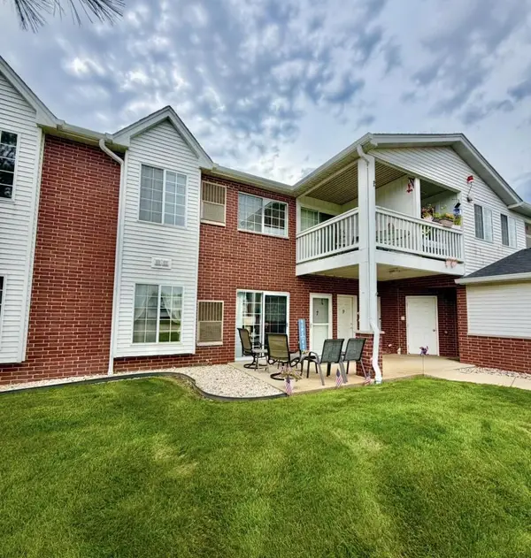 8201 Lexington PLACE #7, Pleasant Prairie, WI 53158