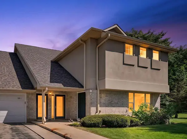9056 W Elm COURT #C, Franklin, WI 53132