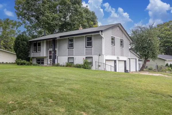 3008 Sunrise DRIVE, Hubertus, WI 53033