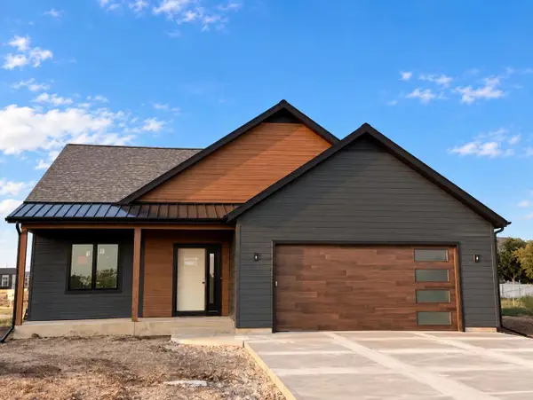 854 Stanton WAY, Saukville, WI 53080