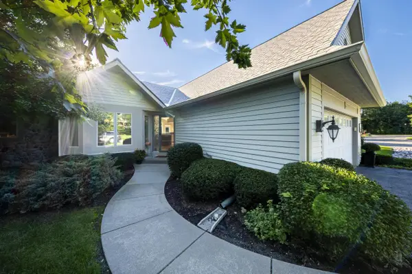 451 White Oak TRAIL #2, Hartland, WI 53029
