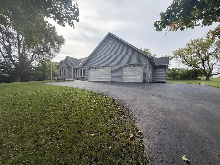 2135 Sherman ROAD, Jackson, WI 53037 - #2