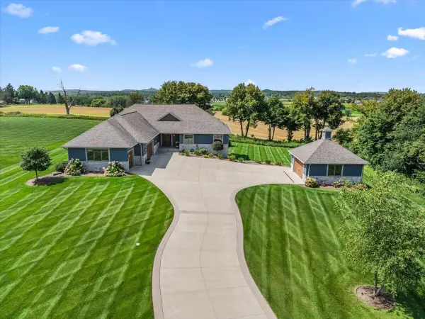 2177 Elsies DRIVE, Richfield, WI 53076