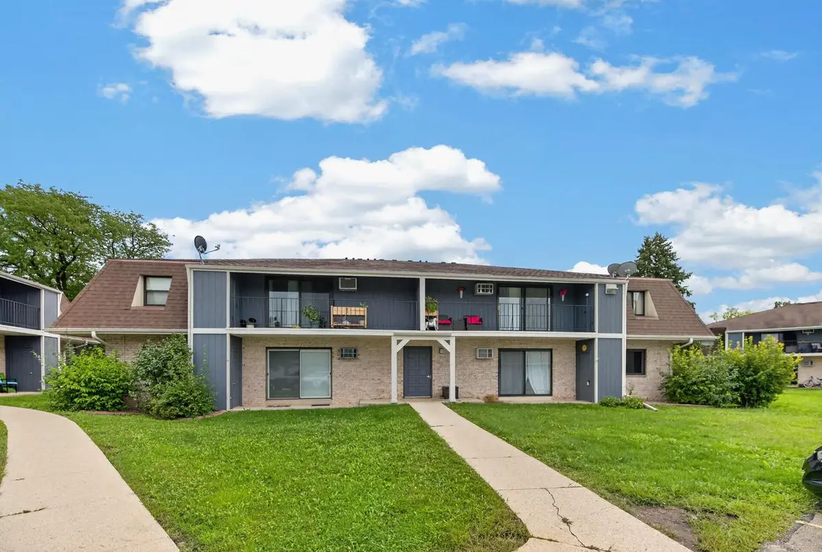 3233 W Mangold AVENUE #F, Greenfield, WI 53221 - #1