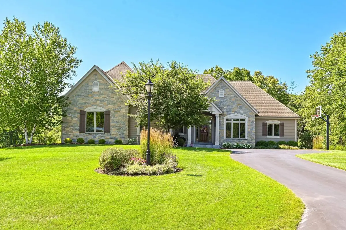 1555 Behrens DRIVE, Cedarburg, WI 53012 - #1
