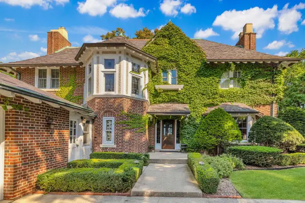 4400 N Lake DRIVE, Shorewood, WI 53211