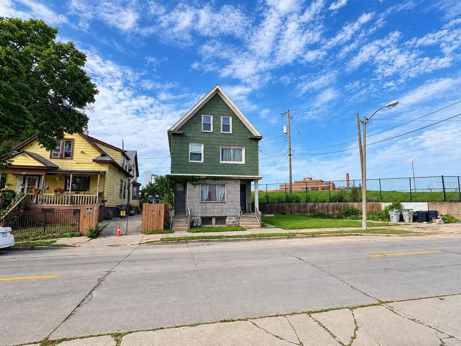 1002 W Becher STREET #1004, Milwaukee, WI 53215 - #2