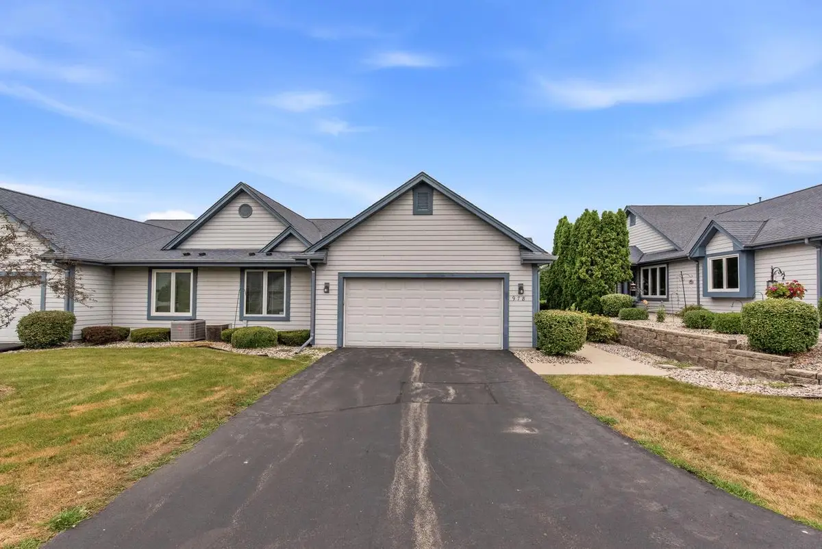 978 Bay View CIRCLE, Mukwonago, WI 53149 - #1