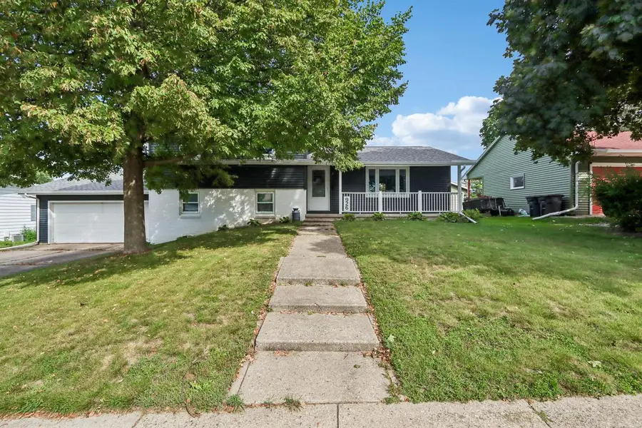 926 Hillside DRIVE, Jefferson, WI 53549 - #2