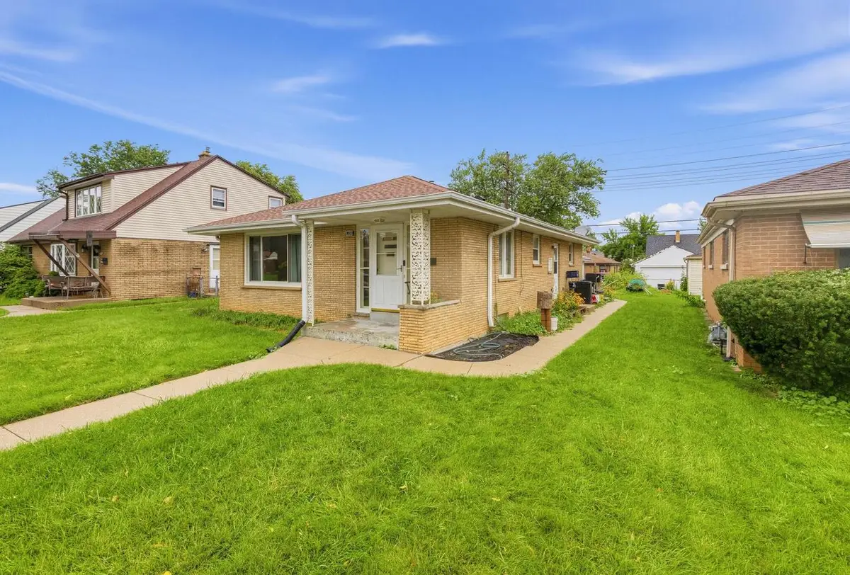 6350 W Leon TERRACE, Milwaukee, WI 53218 - #1