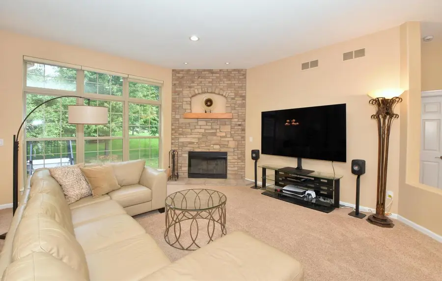 930 Dana LANE, Waukesha, WI 53189 - #3