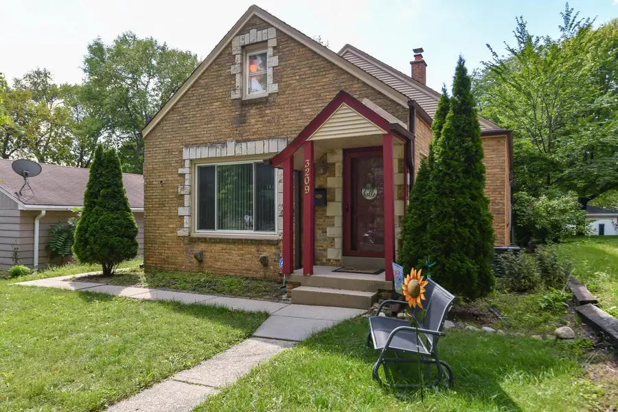 3209 N 81st STREET, Milwaukee, WI 53222 - #2