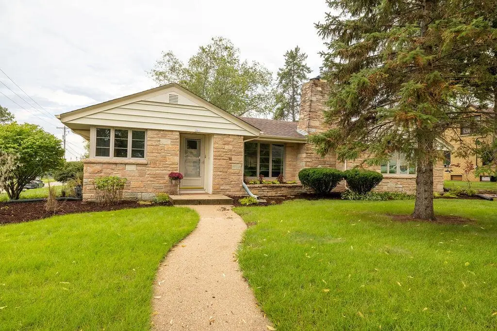 201 Gardner AVENUE, Burlington, WI 53105 - #1