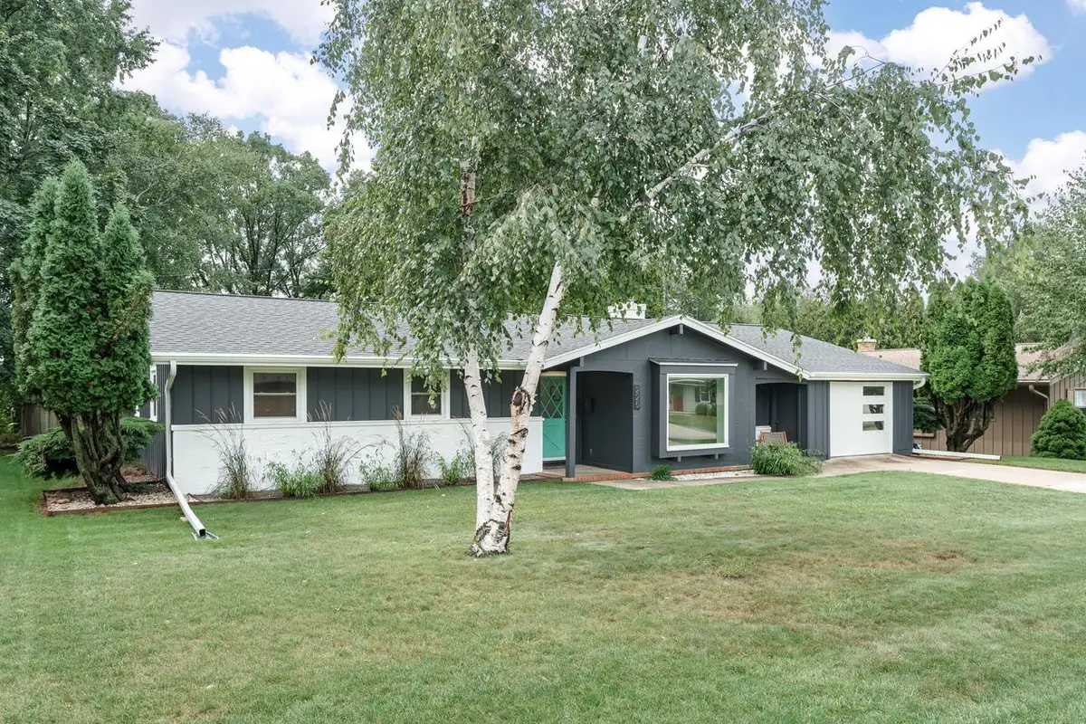 225 Crestwood DRIVE, Sheboygan Falls, WI 53085 - #1