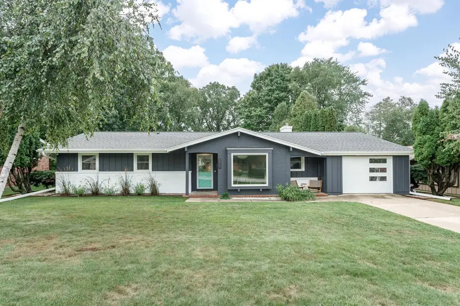 225 Crestwood DRIVE, Sheboygan Falls, WI 53085 - #2