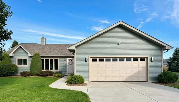 N7816 Maple Ridge ROAD, Oconomowoc, WI 53066