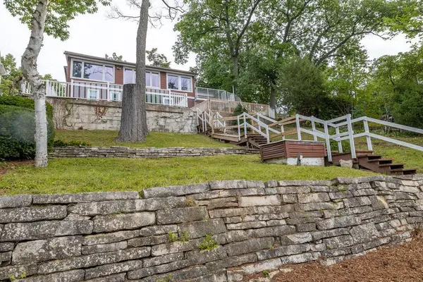 N52W34241 Gietzen DRIVE, Okauchee, WI 53069