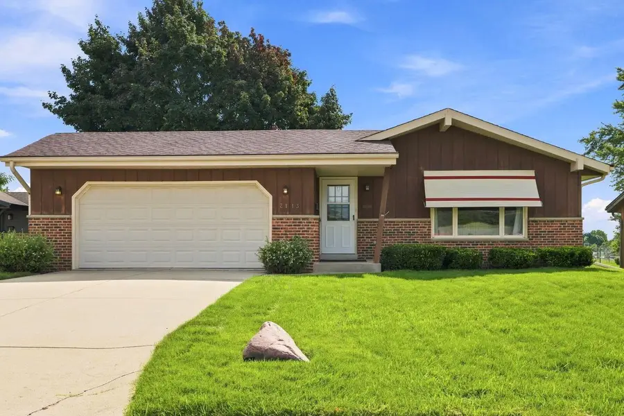 2113 Neptune CIRCLE, Racine, WI 53404 - #2