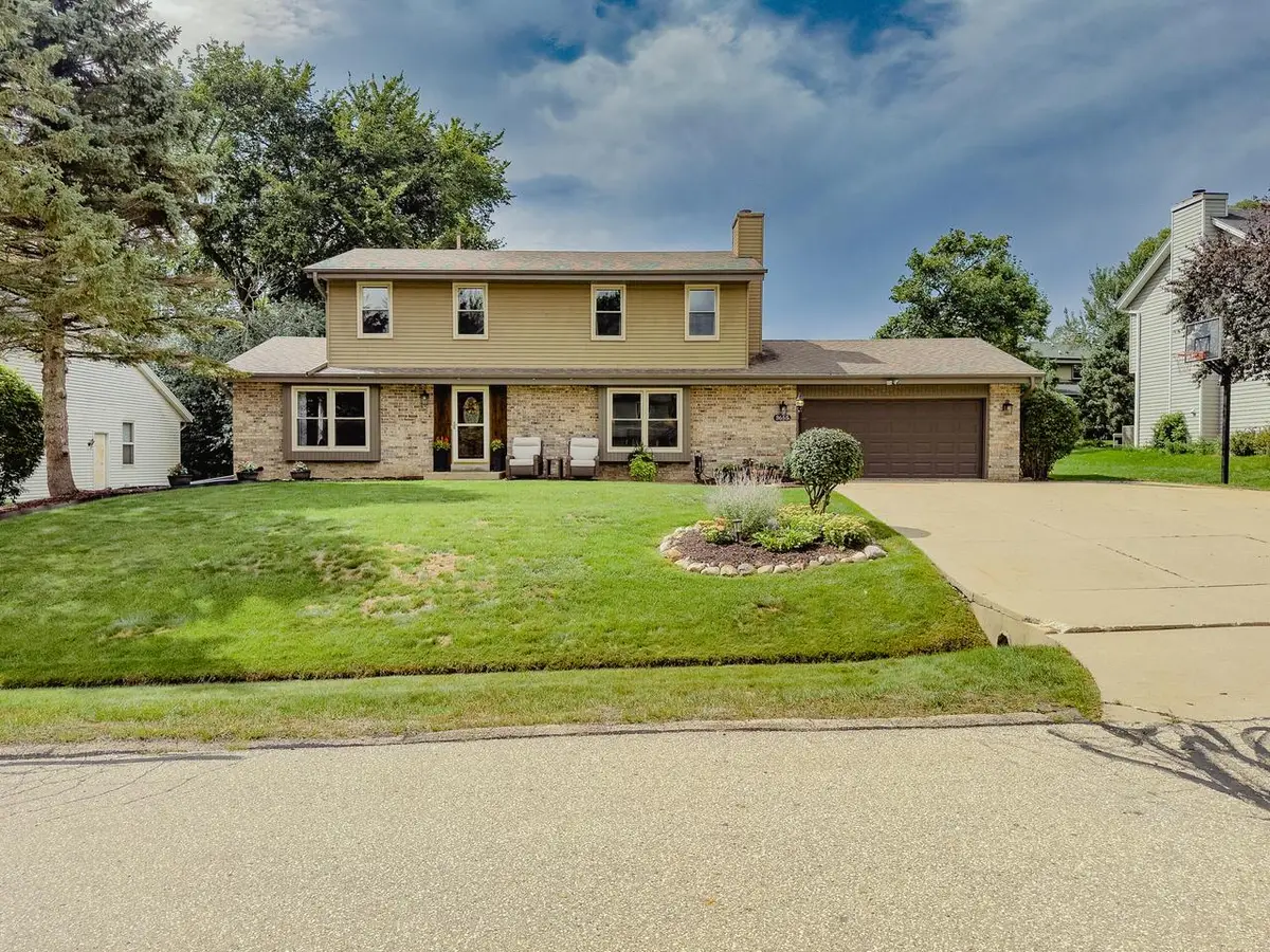 3655 S Sandalwood DRIVE, New Berlin, WI 53151 - #1