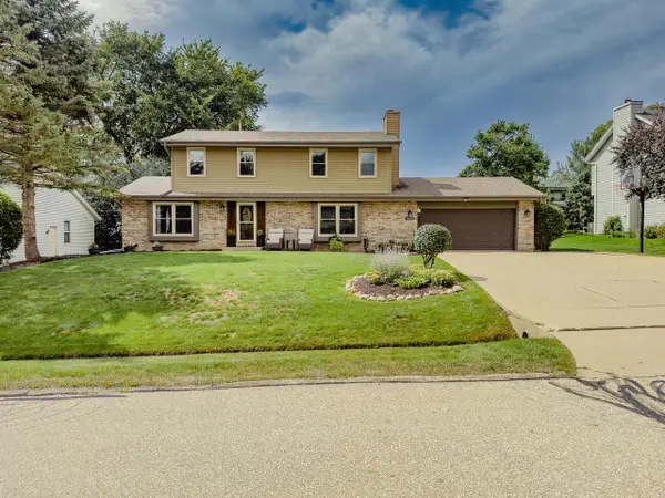 3655 S Sandalwood DRIVE, New Berlin, WI 53151