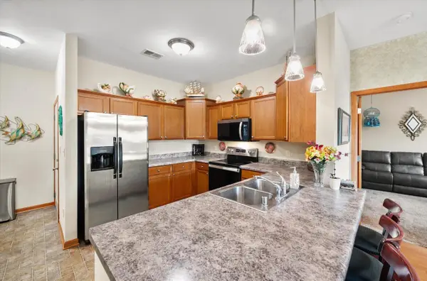 941 Autumn Ridge LANE #941, Hartford, WI 53027