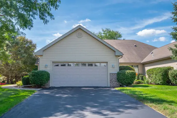 7043 S Lannonstone COURT, Franklin, WI 53132