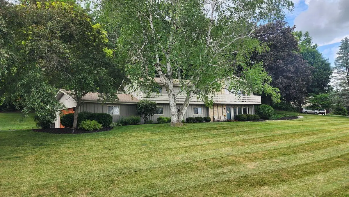 W290S2811 Carmarthen DRIVE, Waukesha, WI 53188 - #1