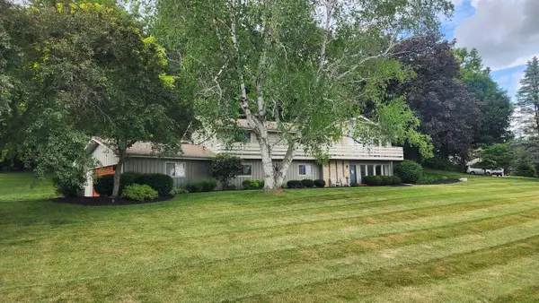 W290S2811 Carmarthen DRIVE, Waukesha, WI 53188