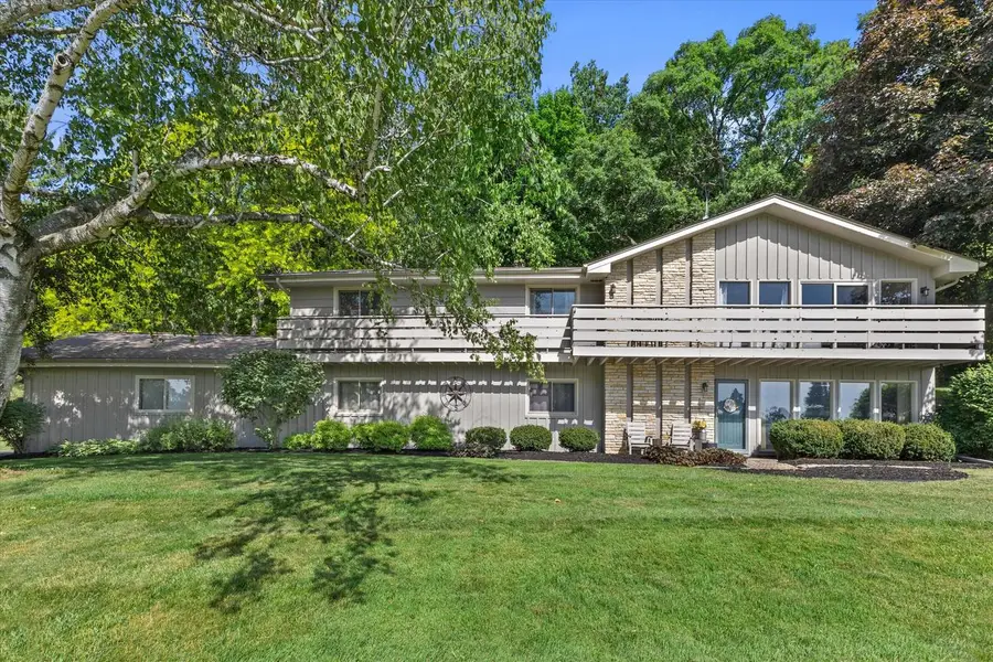 W290S2811 Carmarthen DRIVE, Waukesha, WI 53188 - #2
