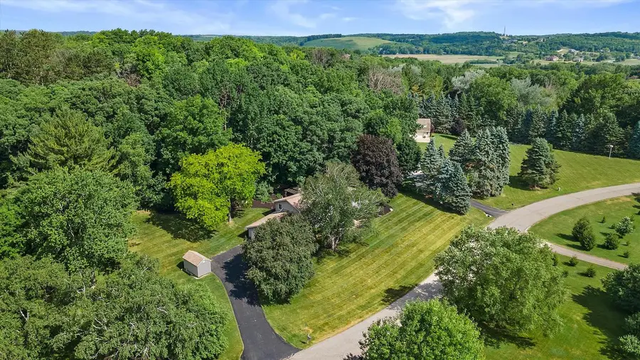 W290S2811 Carmarthen DRIVE, Waukesha, WI 53188 - #3