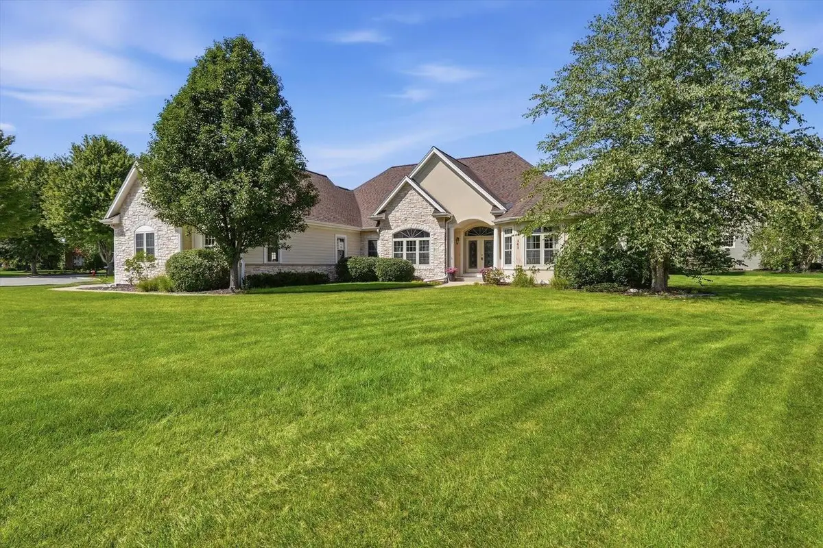 363 Sunshine DRIVE, Hartland, WI 53029 - #1
