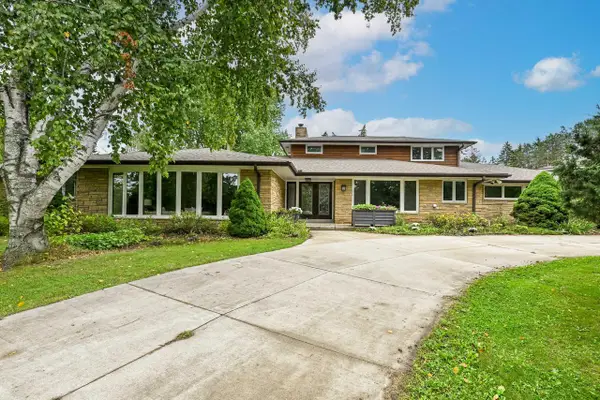 7550 N Pheasant LANE, River Hills, WI 53217