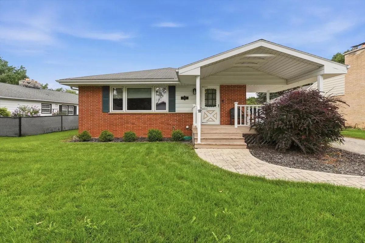 10114 W Fiebrantz AVENUE, Milwaukee, WI 53222 - #1
