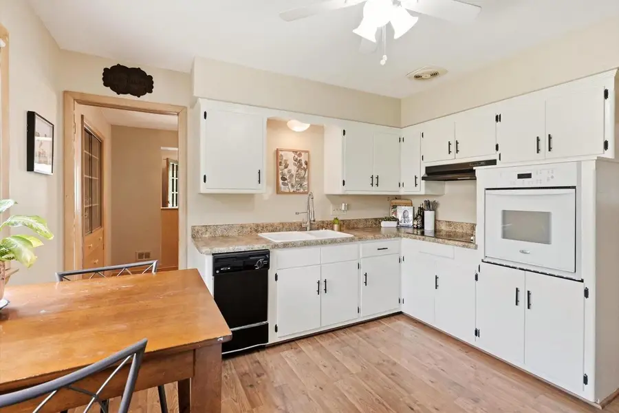 10114 W Fiebrantz AVENUE, Milwaukee, WI 53222 - #2
