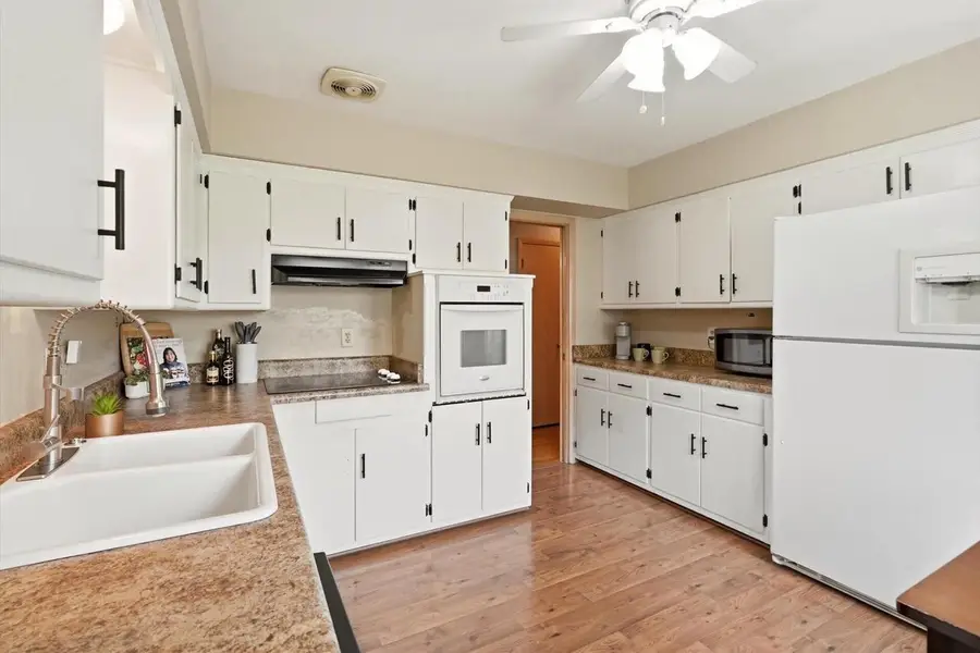 10114 W Fiebrantz AVENUE, Milwaukee, WI 53222 - #3