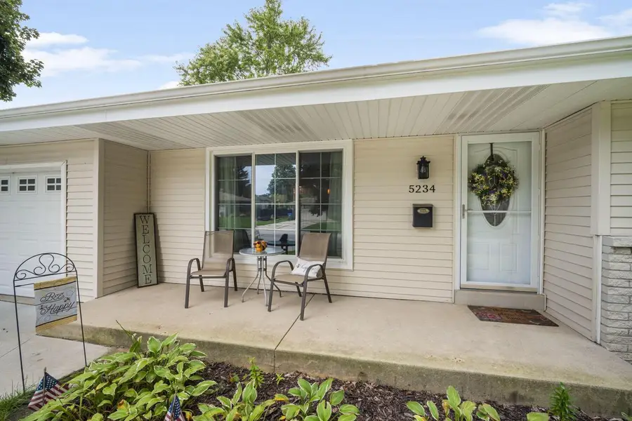 5234 Roberts DRIVE, Greendale, WI 53129 - #2