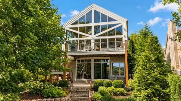 4982 Lake DRIVE, West Bend, WI 53095