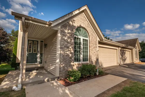 1528 Quietwood LANE, West Bend, WI 53090