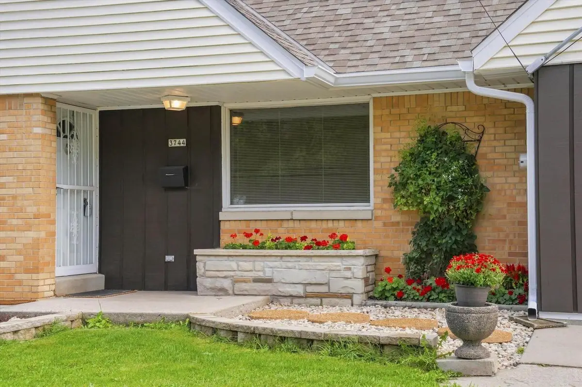 3744 S Sunset DRIVE, Milwaukee, WI 53220 - #1