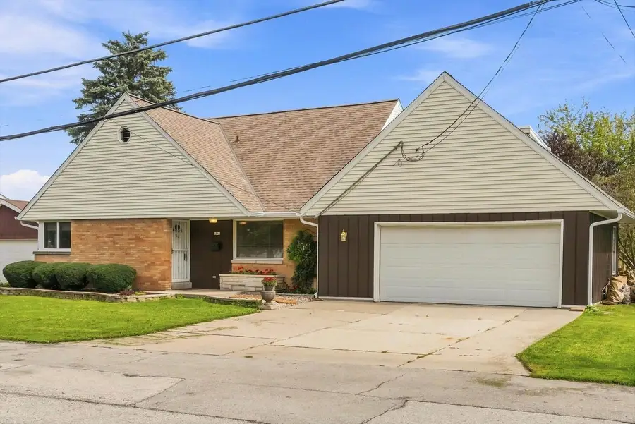 3744 S Sunset DRIVE, Milwaukee, WI 53220 - #2