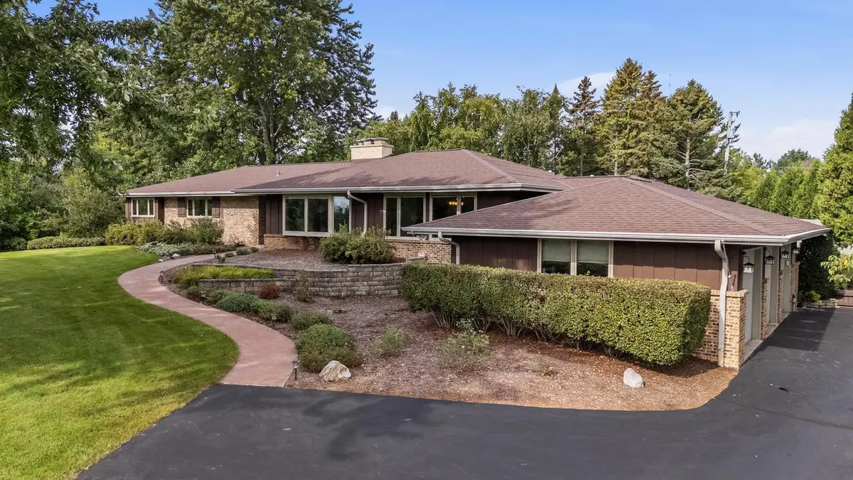 1123 Lake Shore ROAD, Grafton, WI 53024 - #1