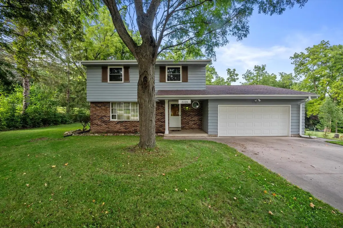 21120 Sierra DRIVE, Brookfield, WI 53045 - #1