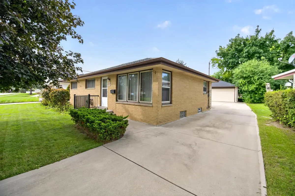 W149N8183 Winchester STREET, Menomonee Falls, WI 53051 - #1