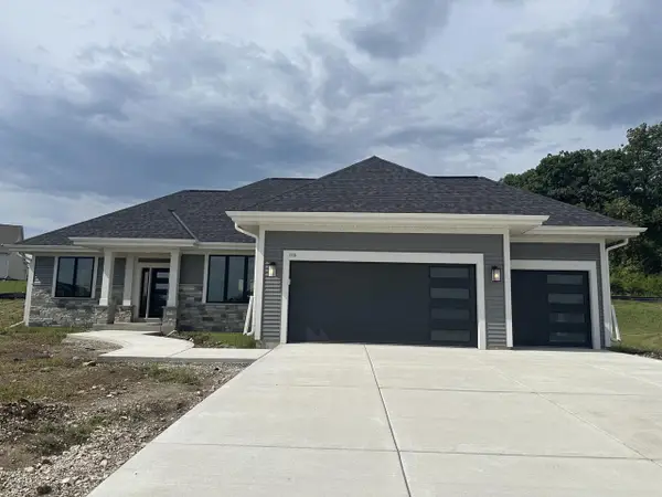 110 Retzer View COURT, Waukesha, WI 53188