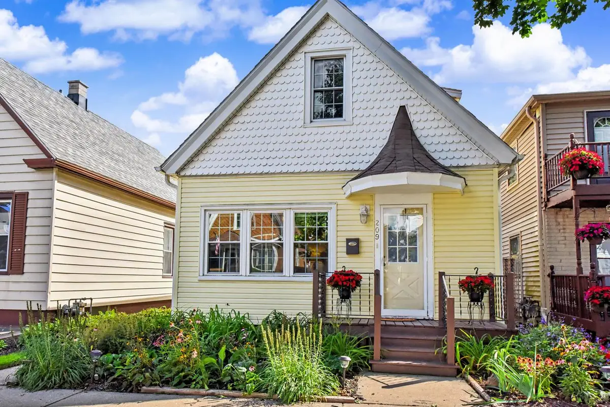 209 E Montana STREET, Milwaukee, WI 53207 - #1