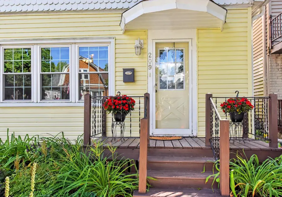 209 E Montana STREET, Milwaukee, WI 53207 - #2