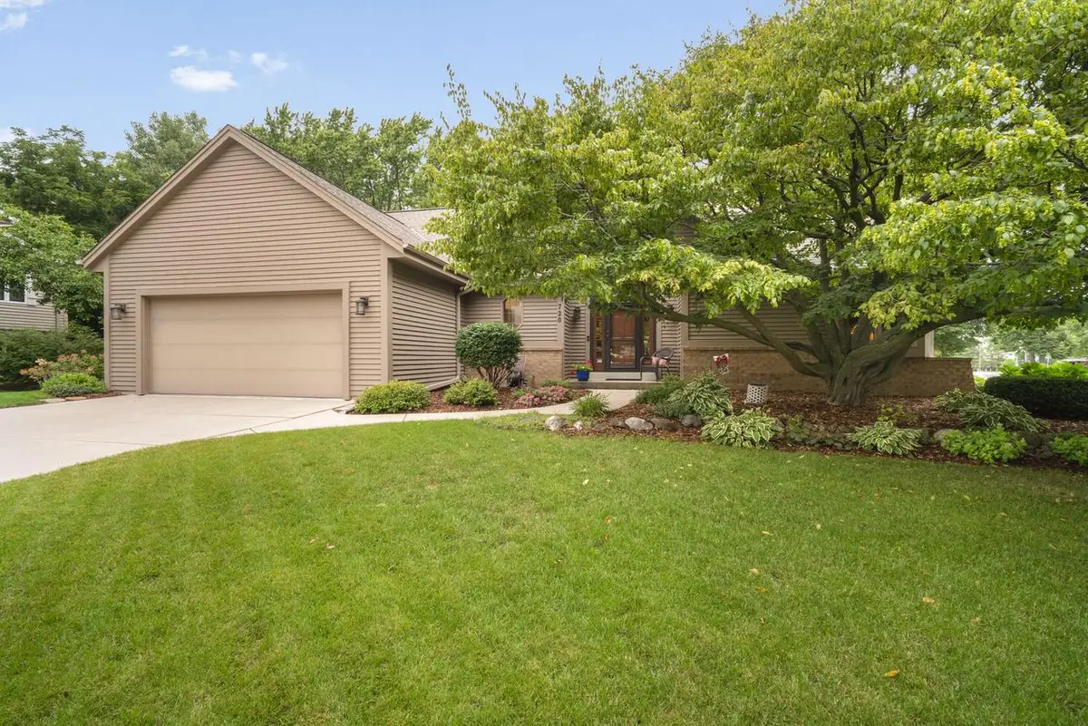 720 Schloemer DRIVE, West Bend, WI 53095 - #1